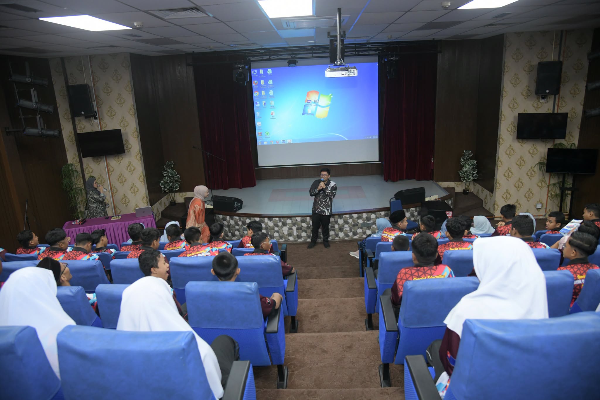 Lawatan Daripada Sekolah Menengah Kebangsaan Dato' Sulaiman 4